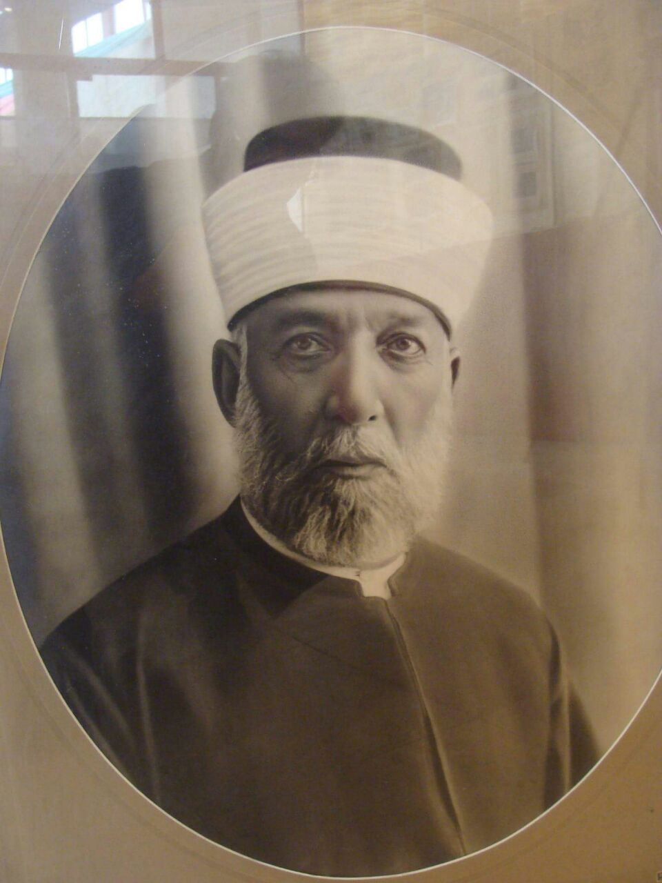 مؤسس كلية روضة المعارف الوطنية الإسلامية بالقدس الشريف 